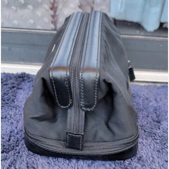 NEW Authentic GUCCI Black Cosmetic Pouch Travel Case Nylon Leather Unisex - Picture 2 of 7